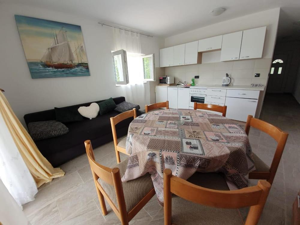 Apartmani Lucija Масленица Экстерьер фото