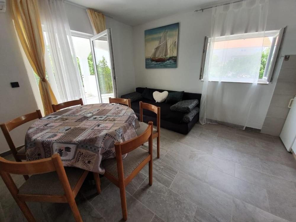 Apartmani Lucija Масленица Экстерьер фото