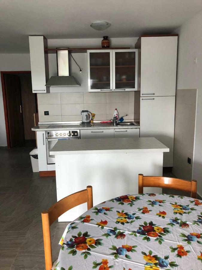 Apartmani Lucija Масленица Экстерьер фото
